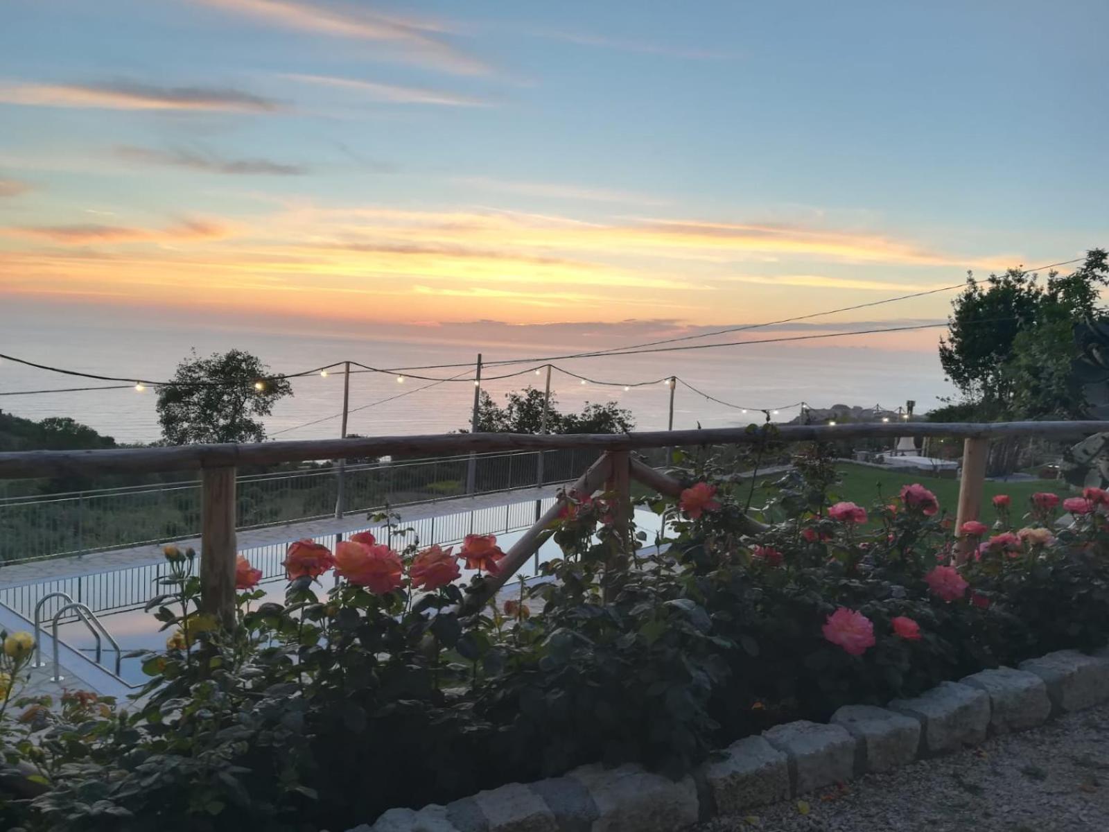 Borgo Rosso Di Sera Resort San Lucido Luaran gambar