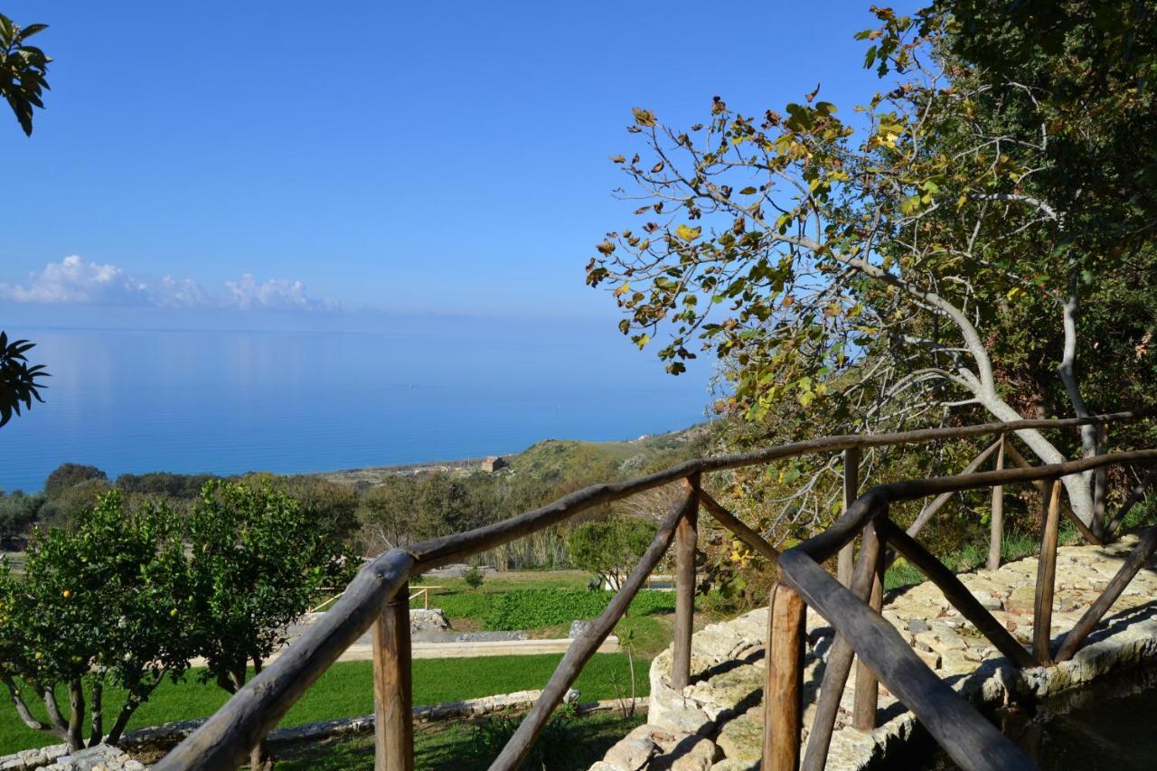 Borgo Rosso Di Sera Resort San Lucido Luaran gambar