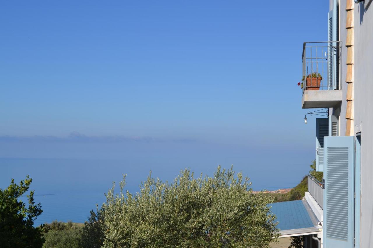 Borgo Rosso Di Sera Resort San Lucido Luaran gambar