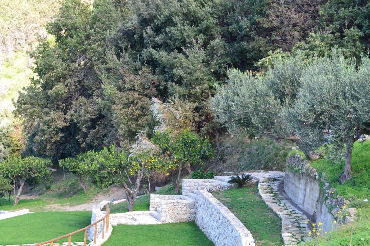 Borgo Rosso Di Sera Resort San Lucido Luaran gambar